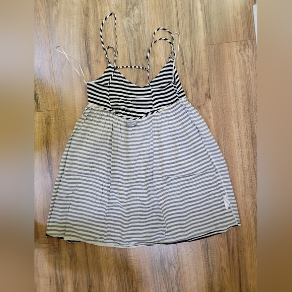 Rip Curl dress, black and white stripes, size 8 - Picture 9 of 9
